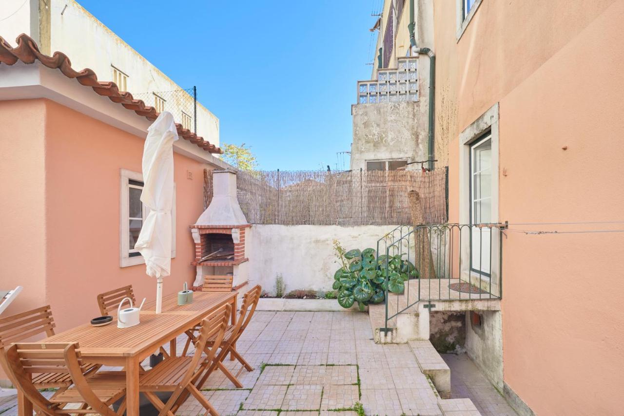 Amazing Terrace And Riverview In Historical Lisbon Bagian luar foto
