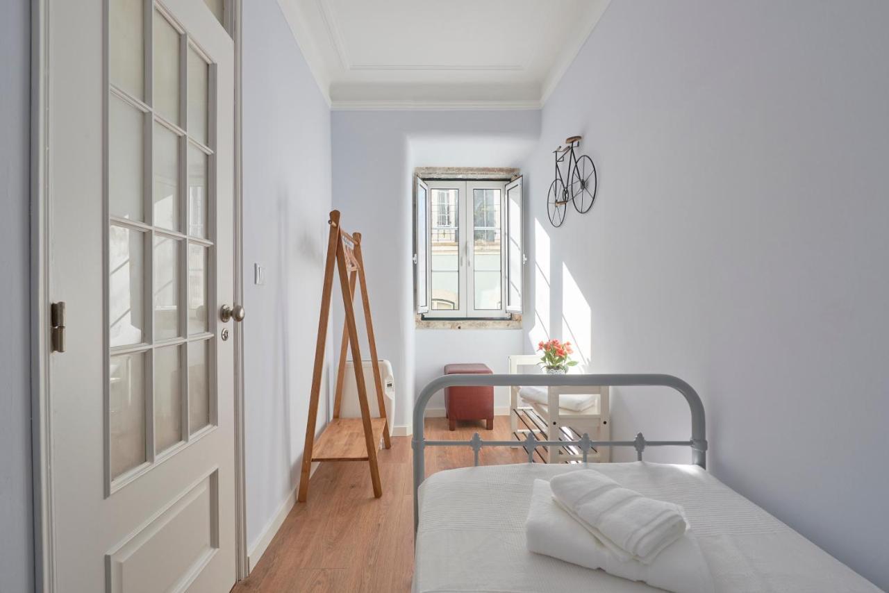 Amazing Terrace And Riverview In Historical Lisbon Bagian luar foto
