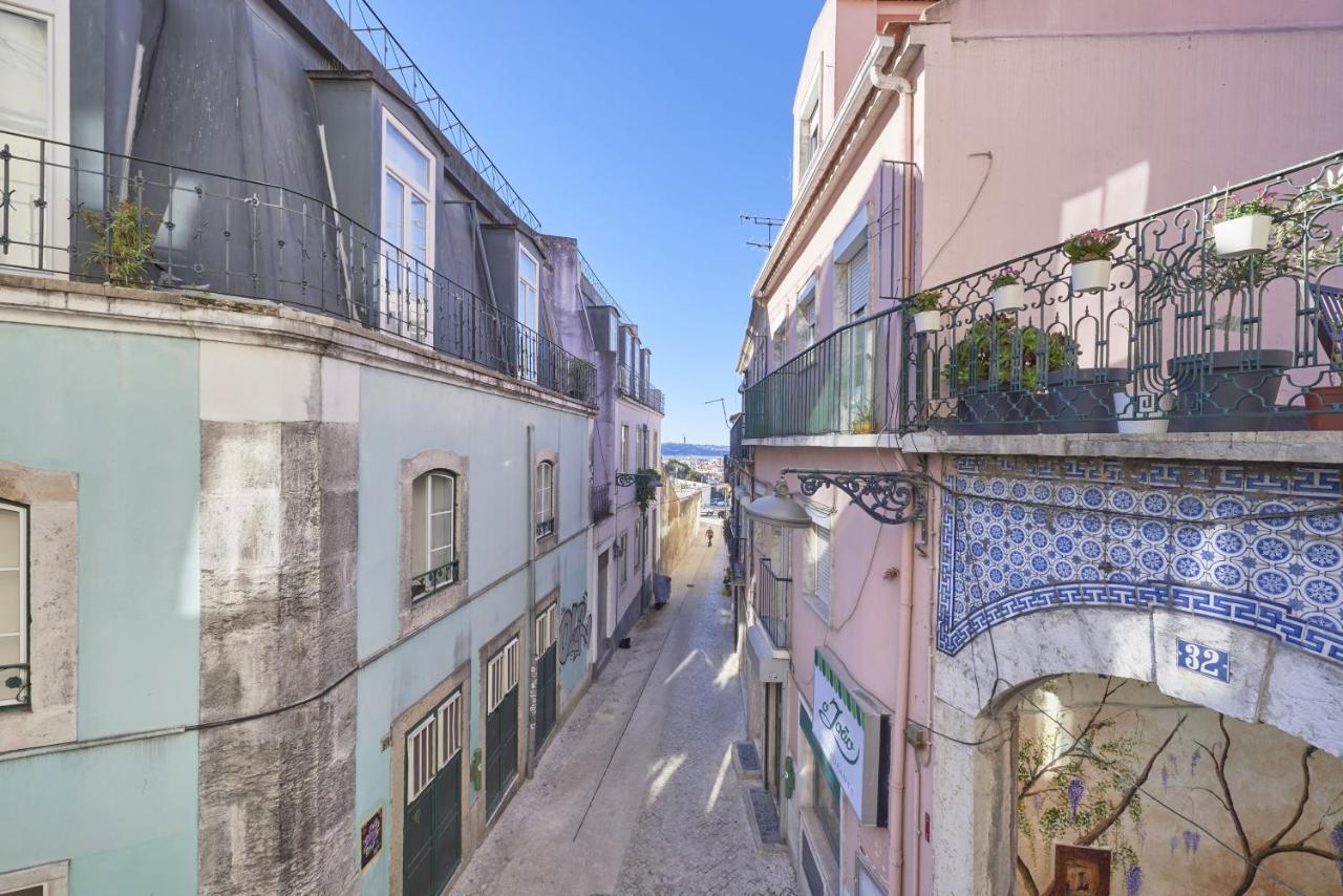 Amazing Terrace And Riverview In Historical Lisbon Bagian luar foto